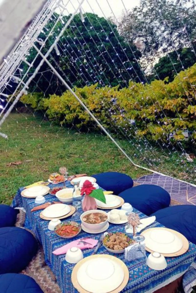 3. Bohemian Dinner