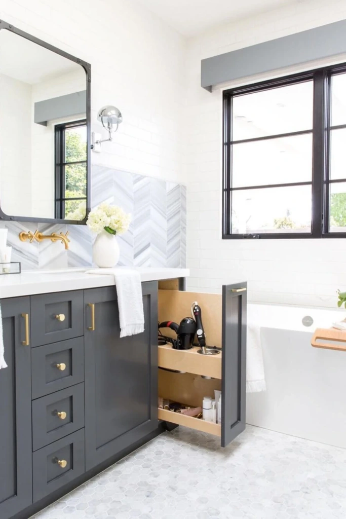 Pull-Out Cabinet