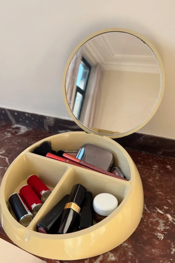Mirror Organizer