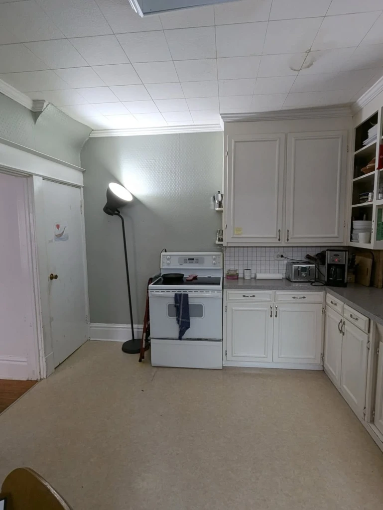 3. Kitchen Throwback with a Side of Charm