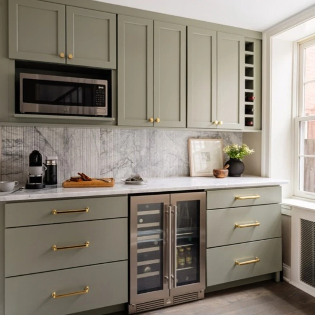 14. Bright Butler's Pantry Flow