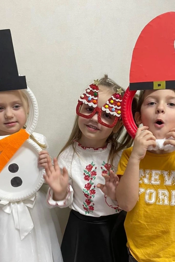 DIY Christmas Photo Props Game