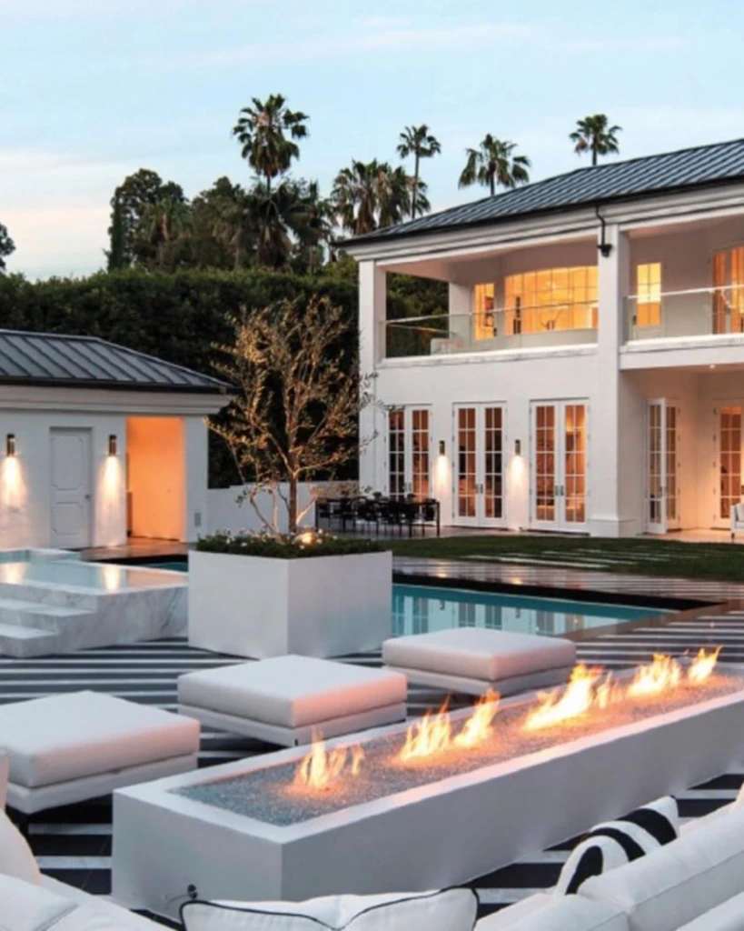 Ultra Modern Strip