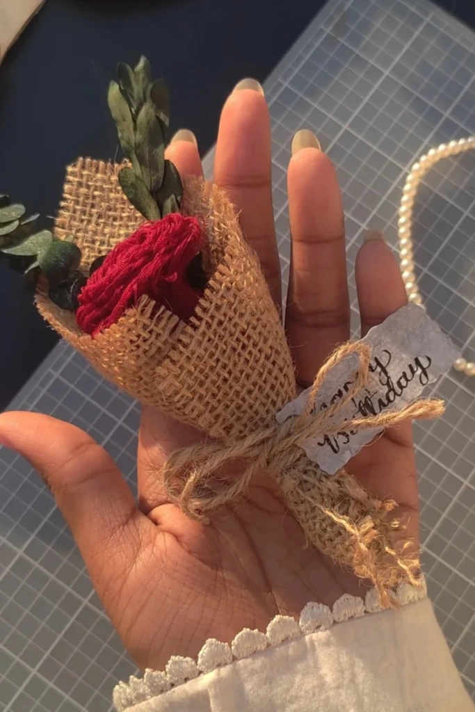 Wrap a Mini Burlap Bouquet