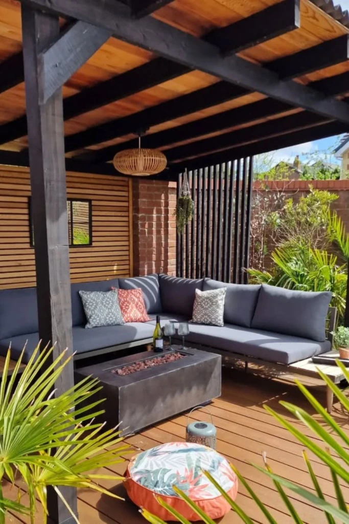 Tropical Lounge Pergola
