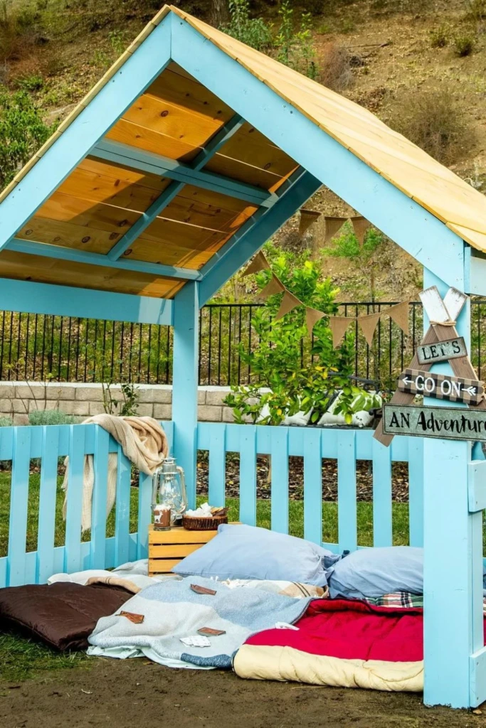 Open-Air Adventure Hut