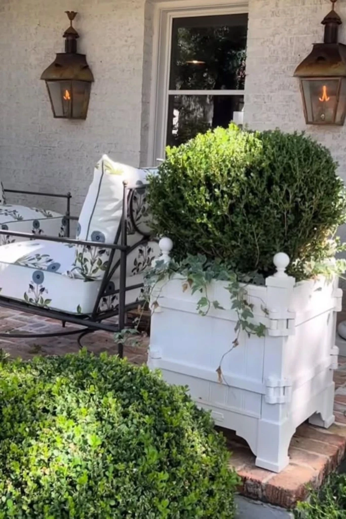 Colonial Porch Planter
