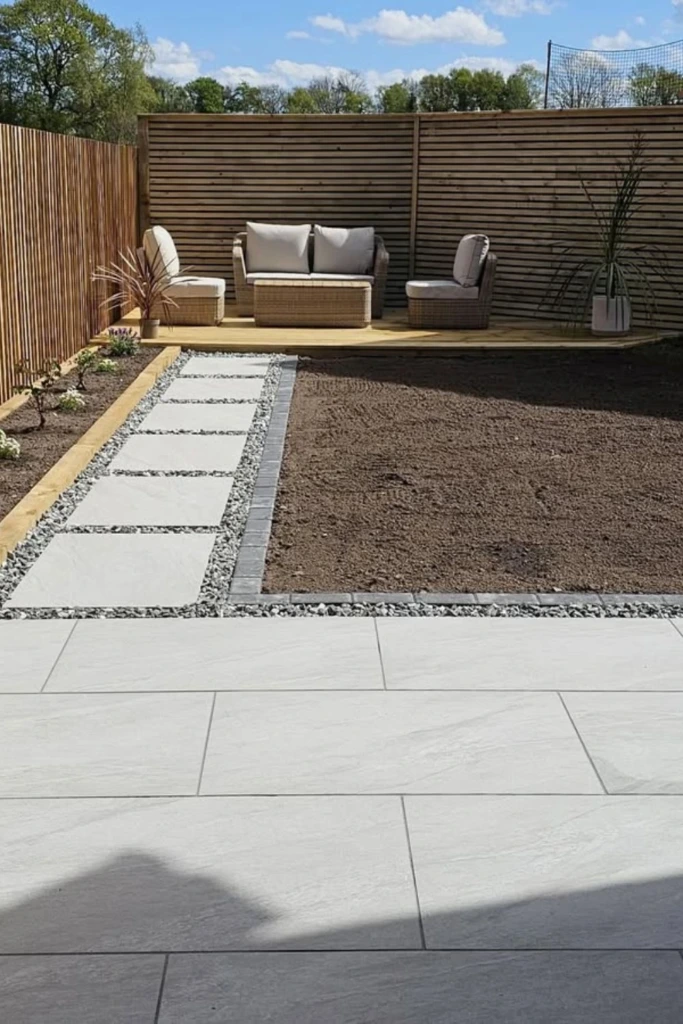 Dual-Slat Deck Fence