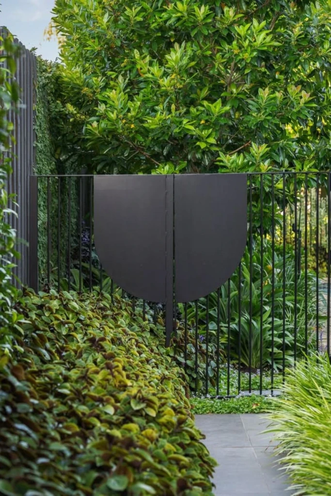 Shielded Metal Gate