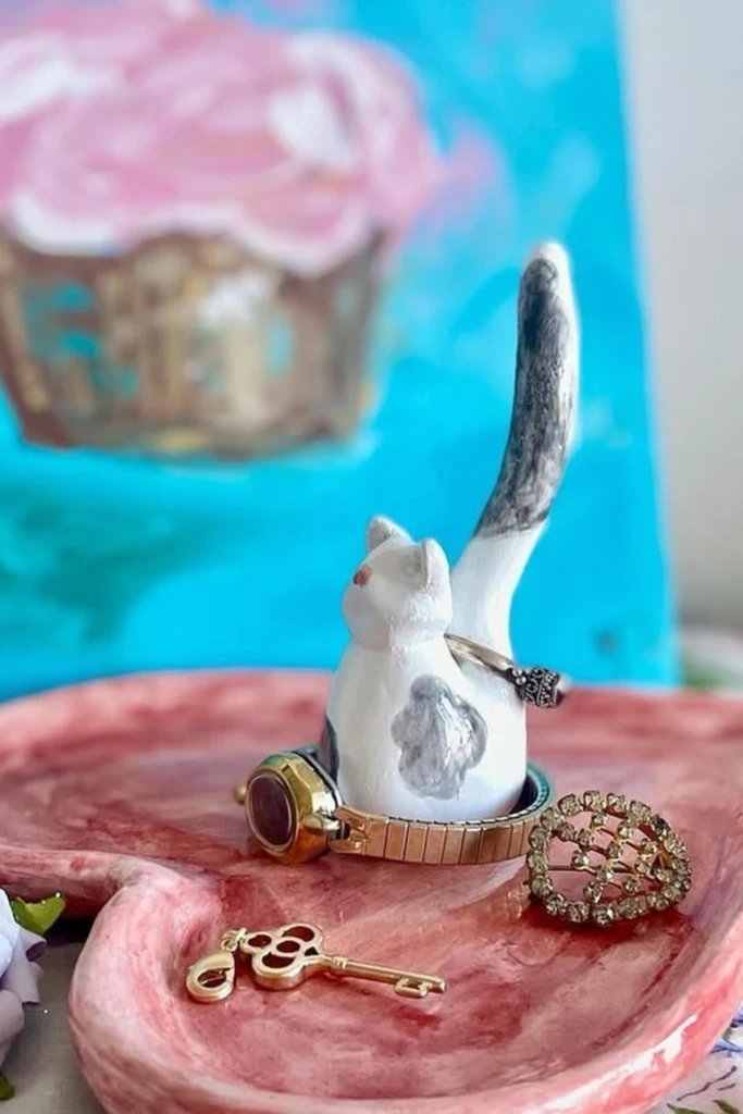 Cat Dish Stand