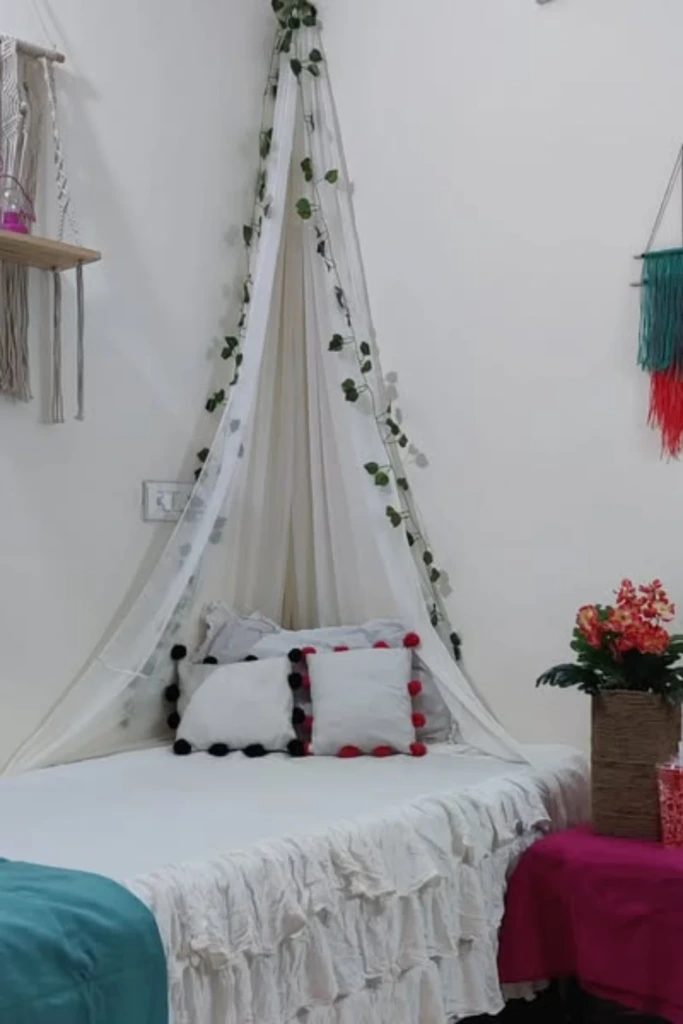Canopy Bed Accent