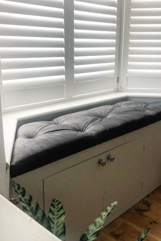 Tufted Corner Seat