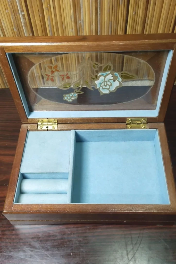 Glass-Lid Jewelry Box