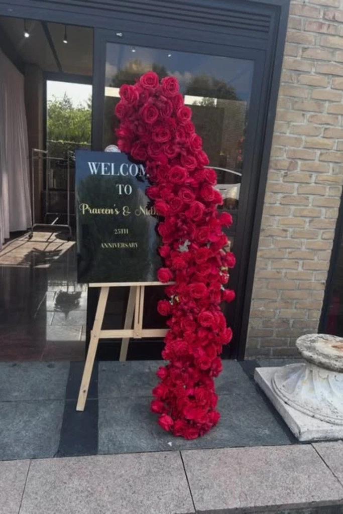 Bold Red Rose Welcome Sign