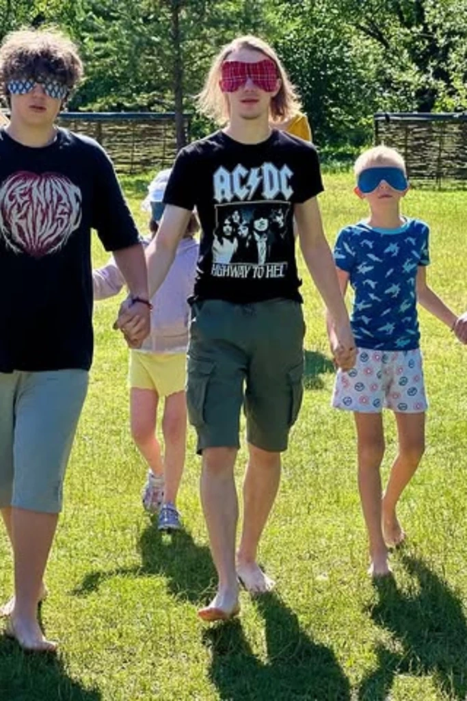 Blindfold Team Walk