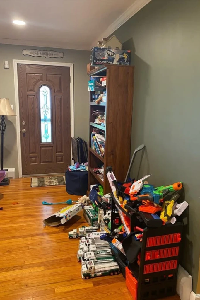 Why is it Difficult to Keep Your Hallway Organized?