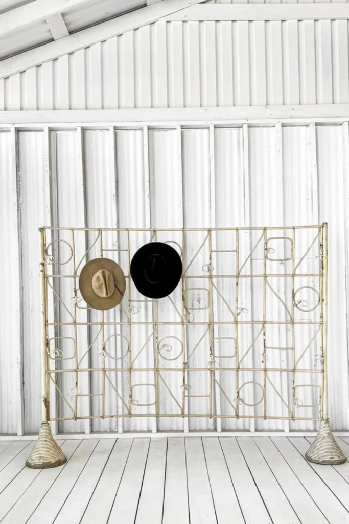 Freestanding Grid Frame