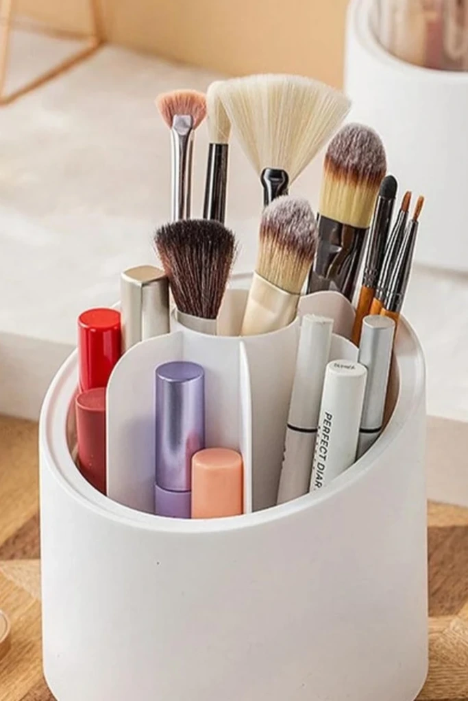 Sectioned Round Holder