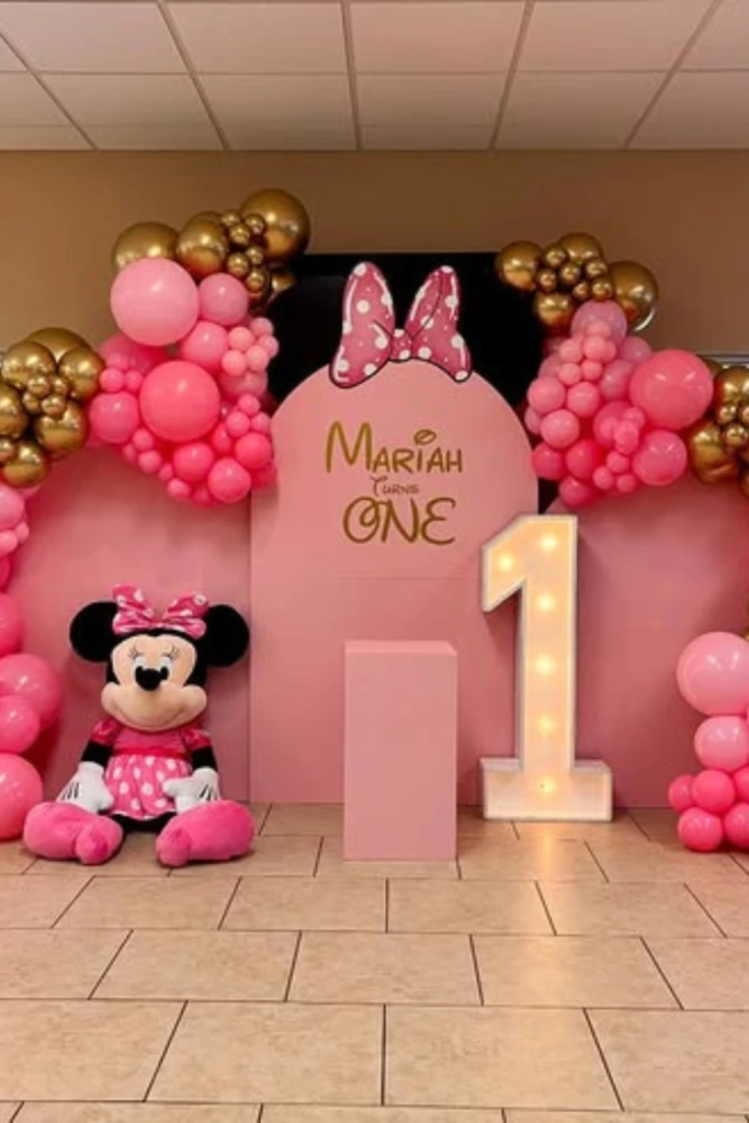 Minnie Stage Balloon Backdrop