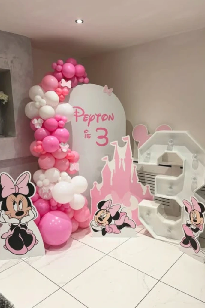 Minnie Corner Backdrop with Castle Accent