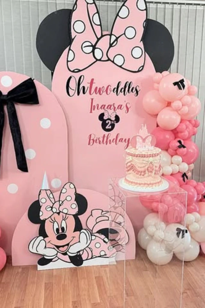 Minnie Arch Trio with Cake Display