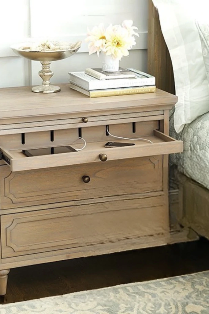 How to Arrange a Nightstand?