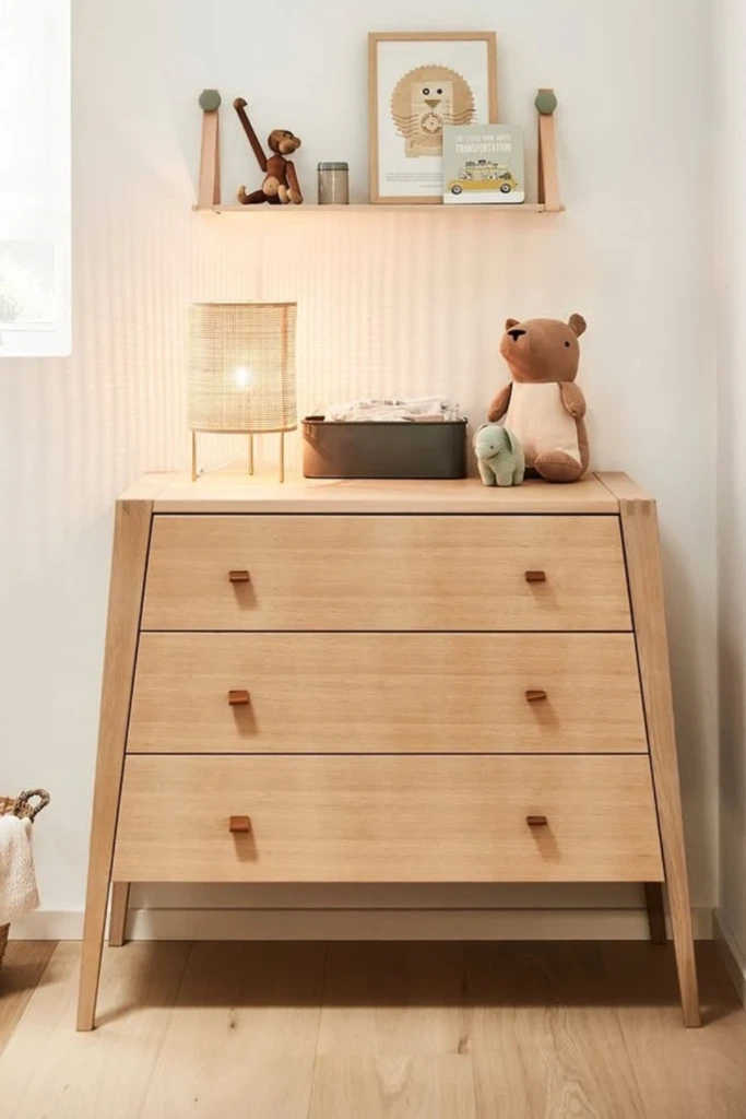 Minimal Dresser