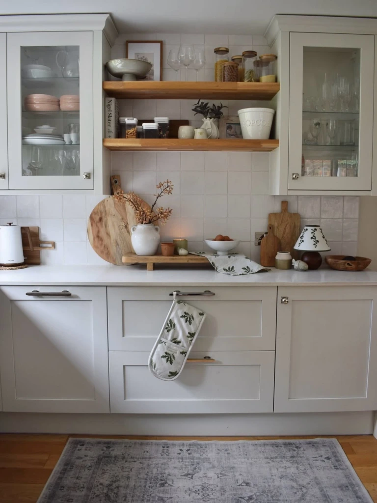 18. Compact Kitchen Shelving with Balanced Display