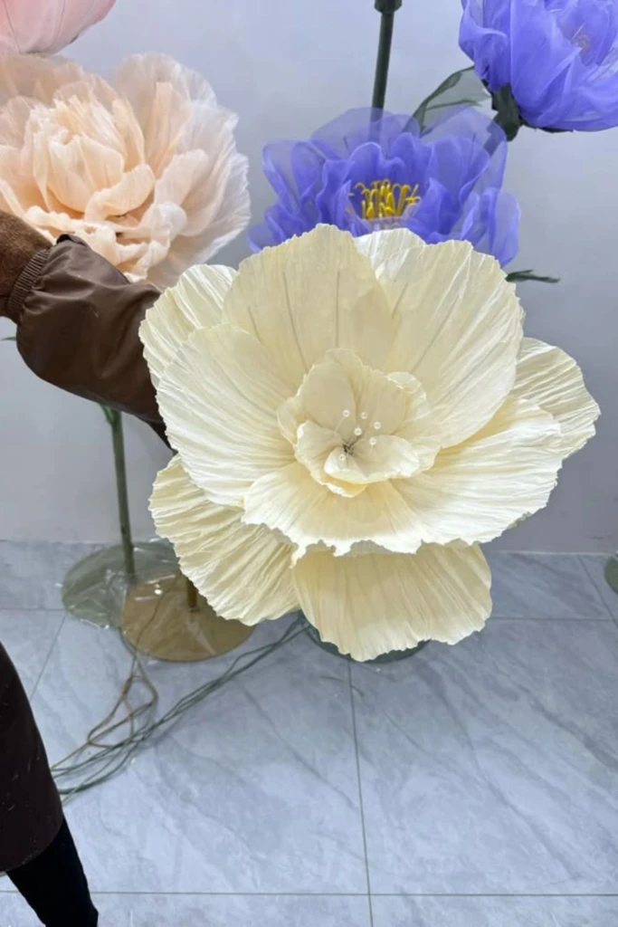 Cream Petal Elegance