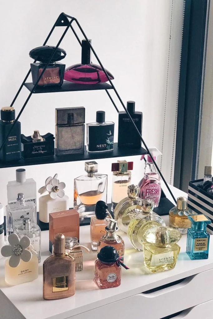 Pyramid Shelf