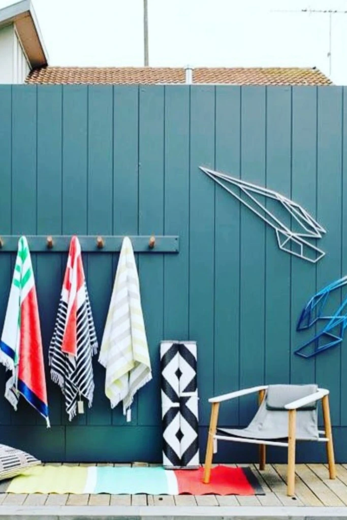Fence Peg Row
