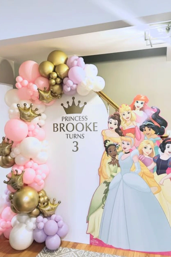 Crown Balloon Wall