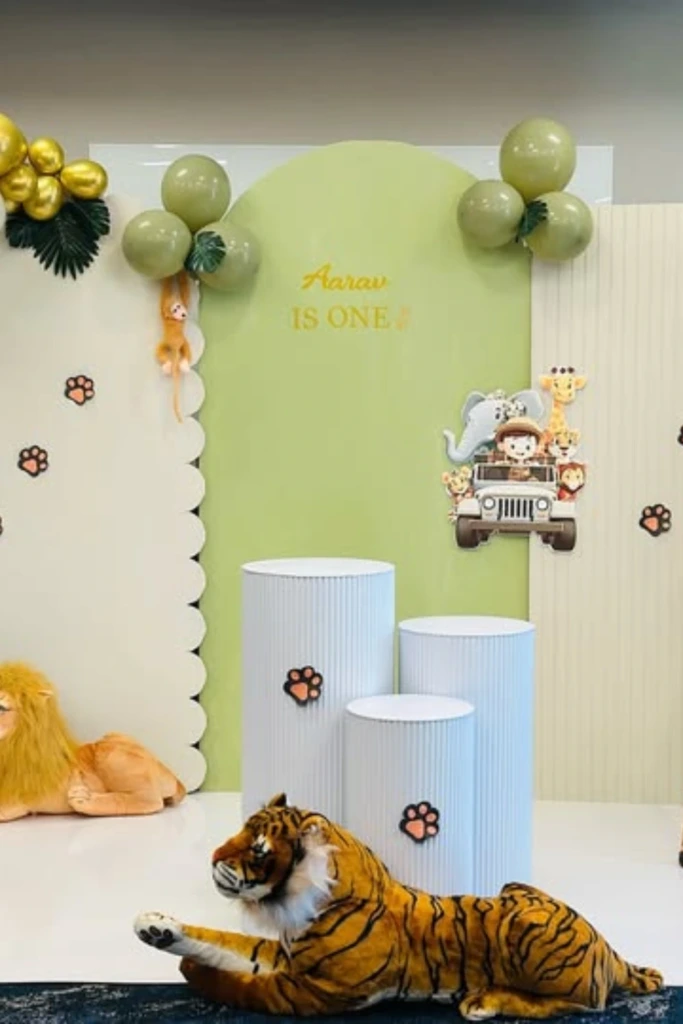 Jungle Balloon Arch