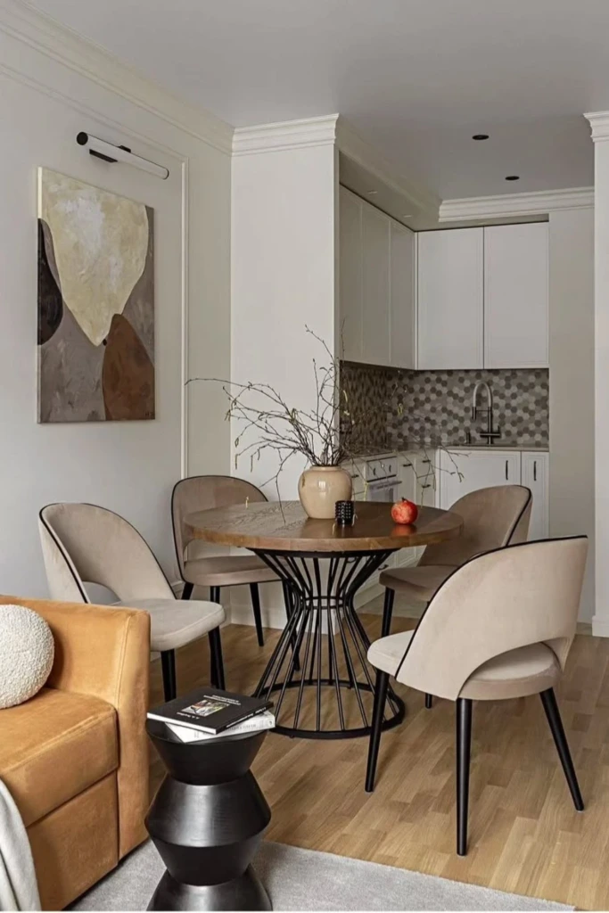 Round Dining