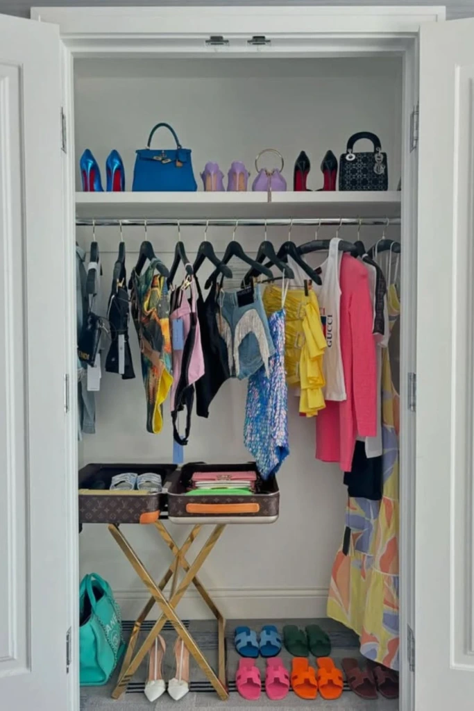Chic Compact Display