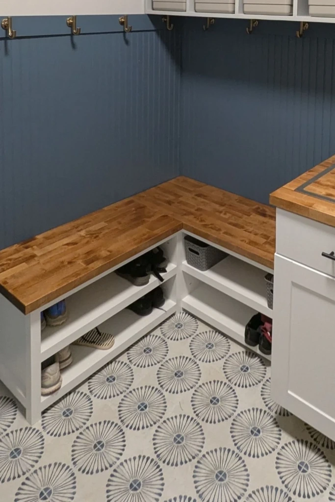 Corner Bench