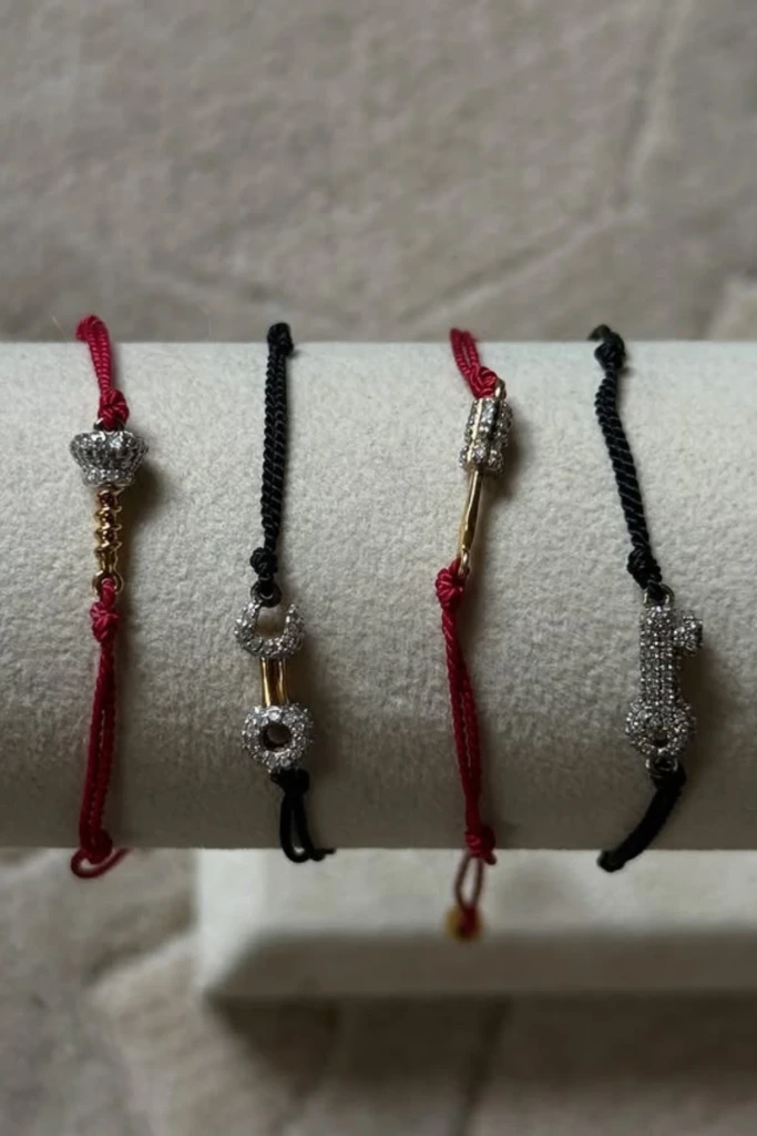 Highlight the Centerpiece with Contrast String
