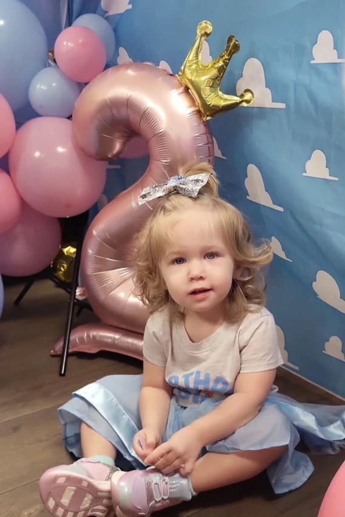 Crowned Number Balloon Setup