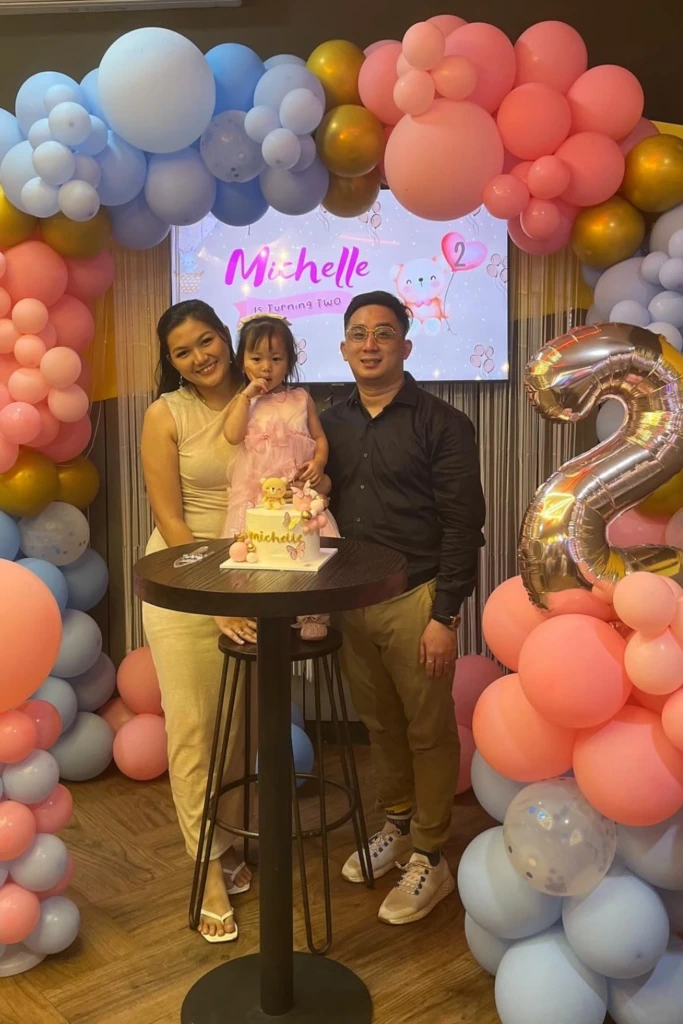 Classic Balloon Arch with Family Spotlight
