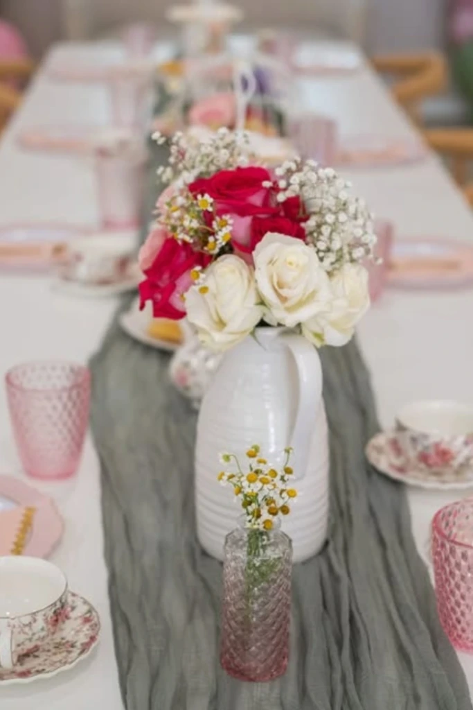 Simple Floral Runner Table