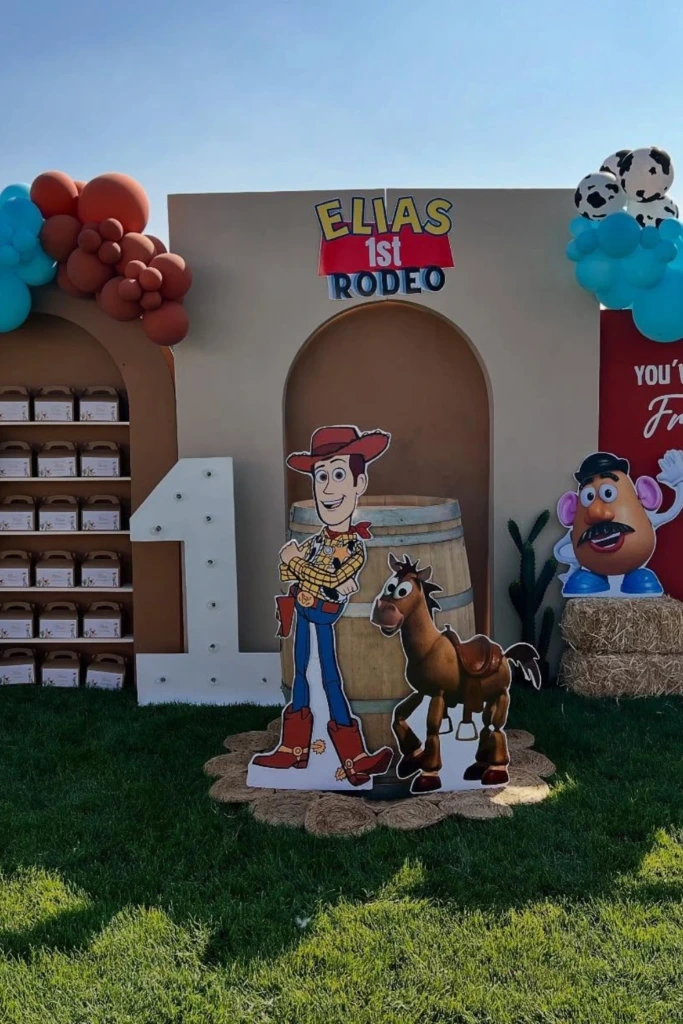 Woody Rodeo Party Wall