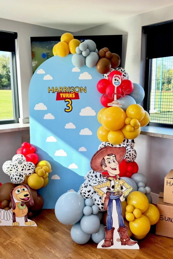 Cloud Backdrop with Forky Accent