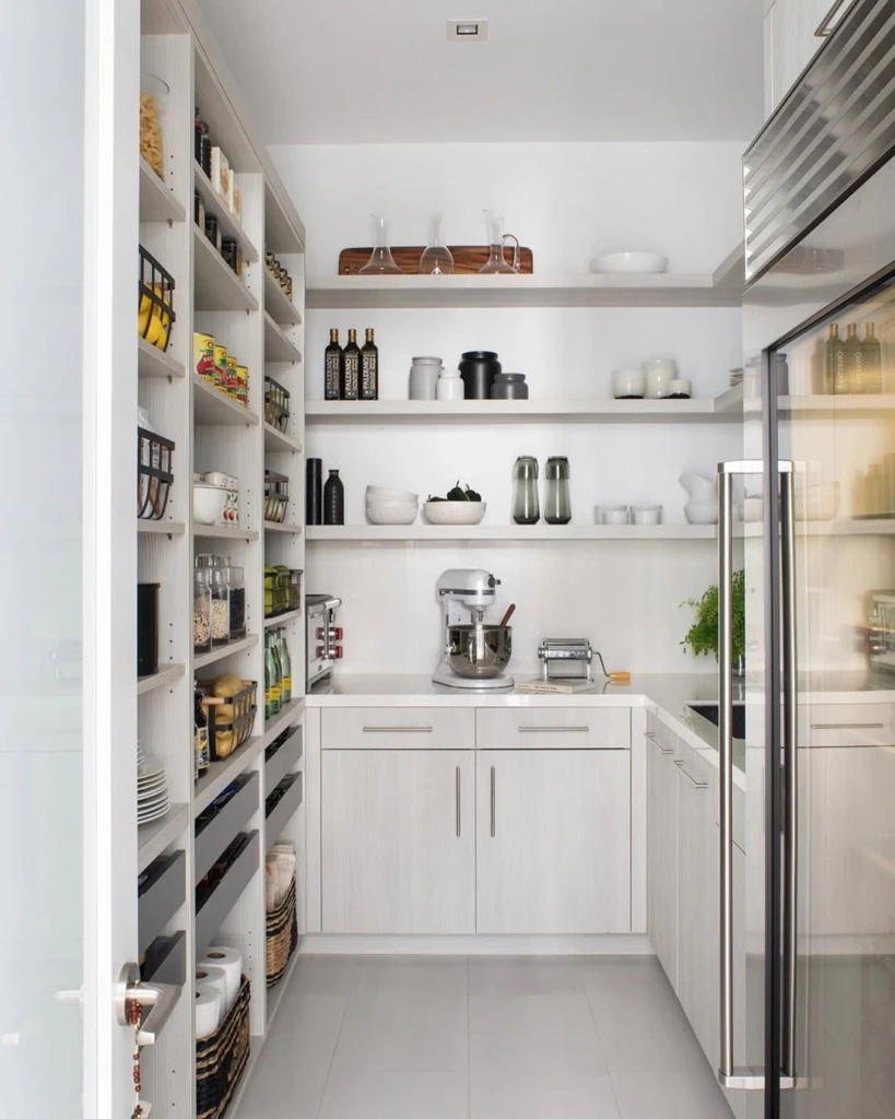 16. Minimalist Pantry Look