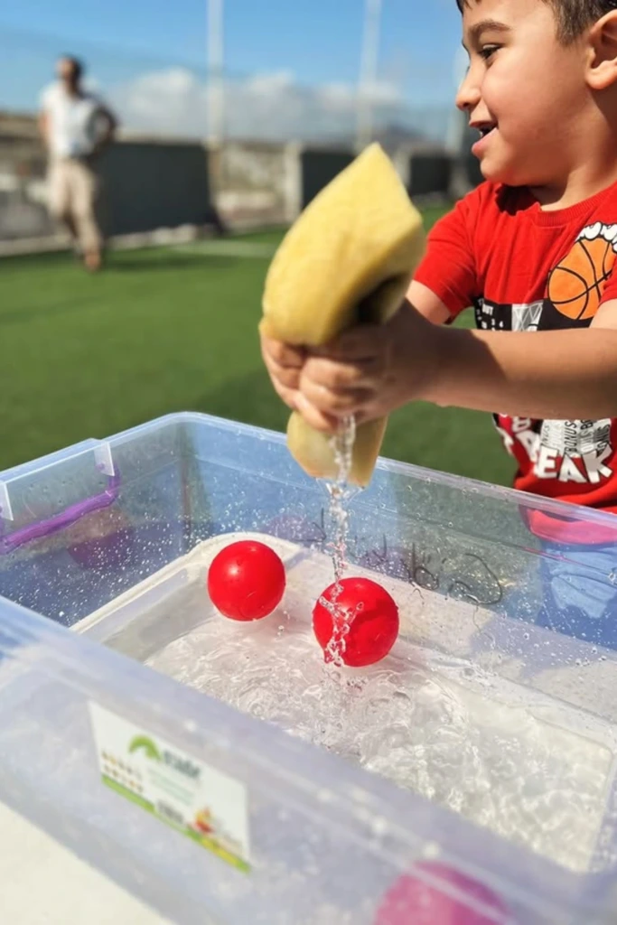 Sponge Squeeze Race