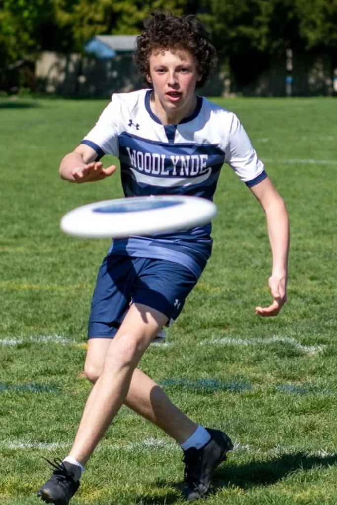 9. Frisbee Toss