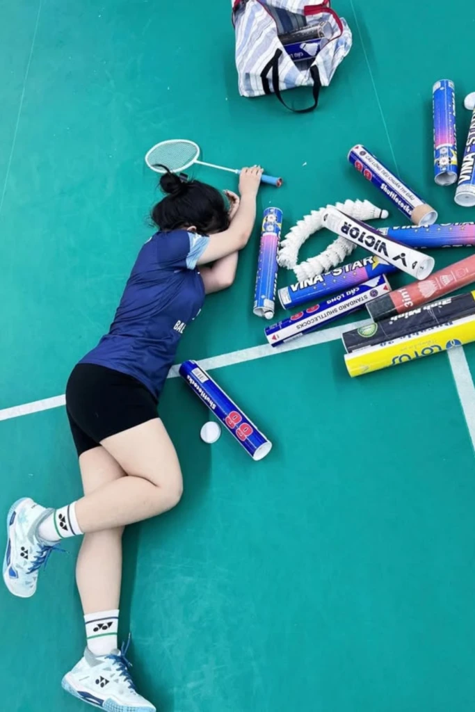 11. Badminton