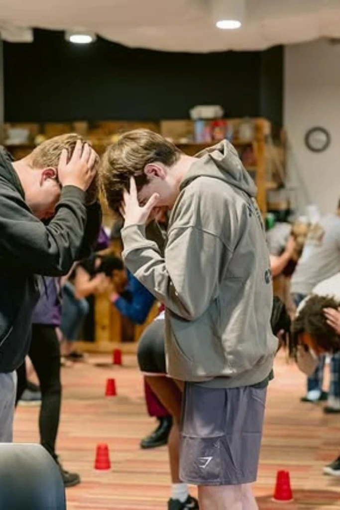 Head–Shoulders Grab Game